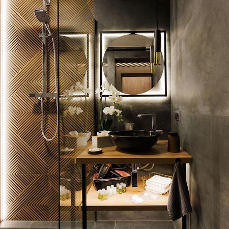 Leo Apartment Suite & Private Spa Zone - Old City Bratislava Bagian luar foto
