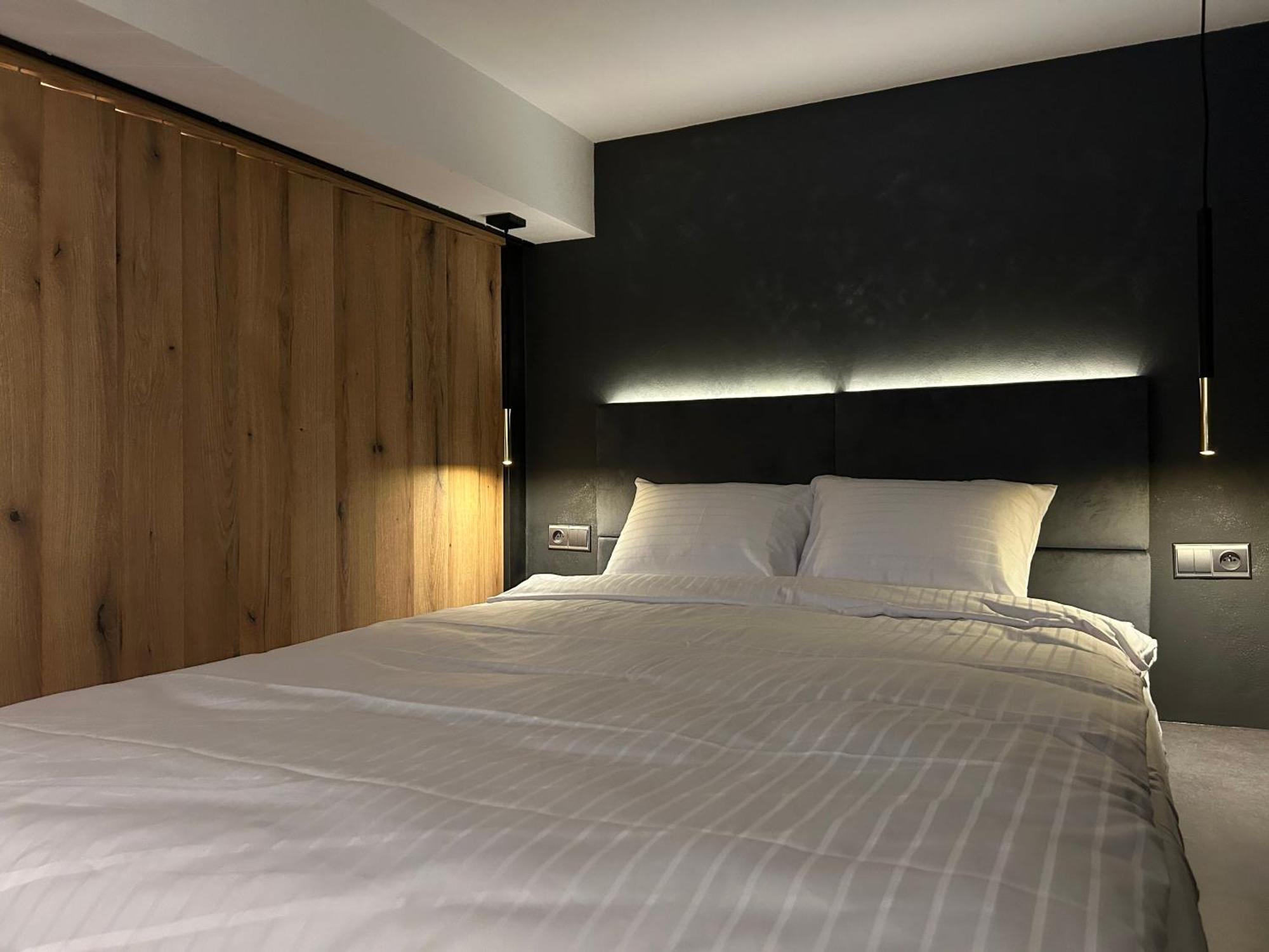 Leo Apartment Suite & Private Spa Zone - Old City Bratislava Bagian luar foto