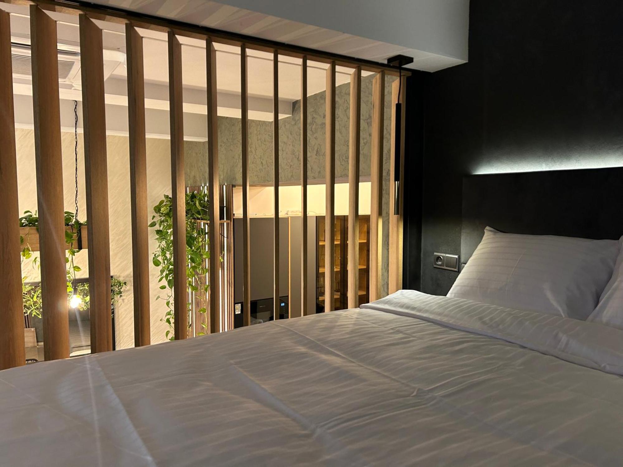 Leo Apartment Suite & Private Spa Zone - Old City Bratislava Bagian luar foto