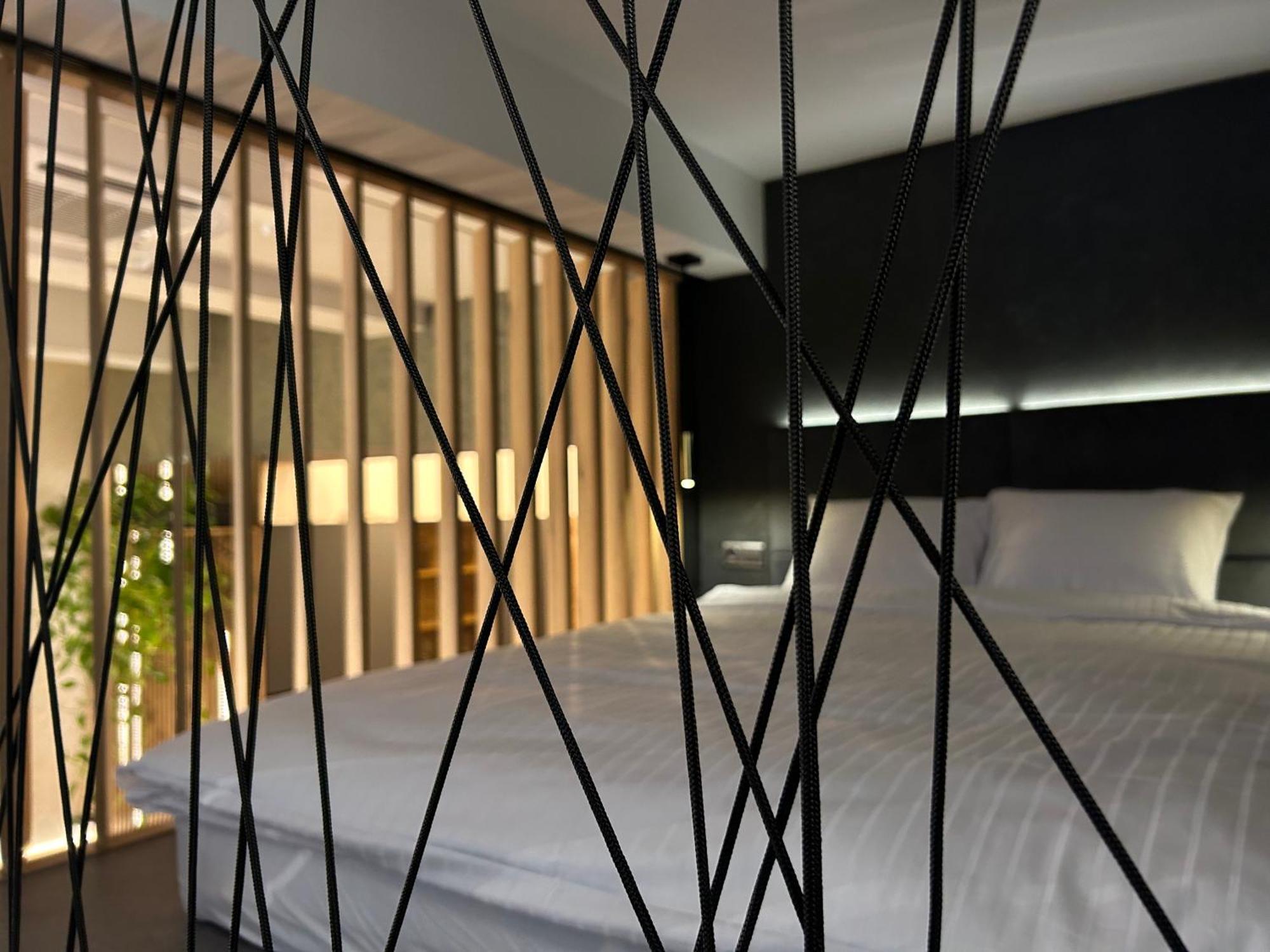 Leo Apartment Suite & Private Spa Zone - Old City Bratislava Bagian luar foto