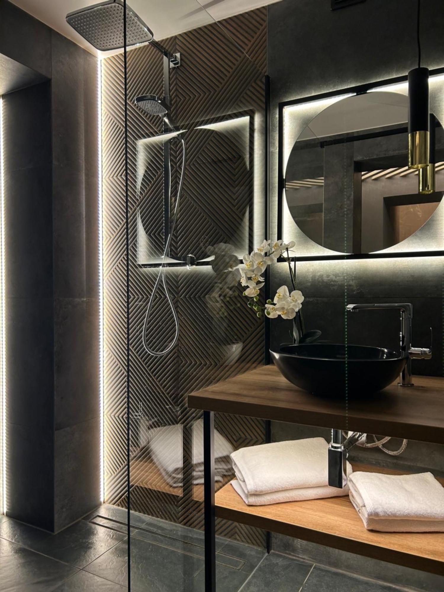 Leo Apartment Suite & Private Spa Zone - Old City Bratislava Bagian luar foto