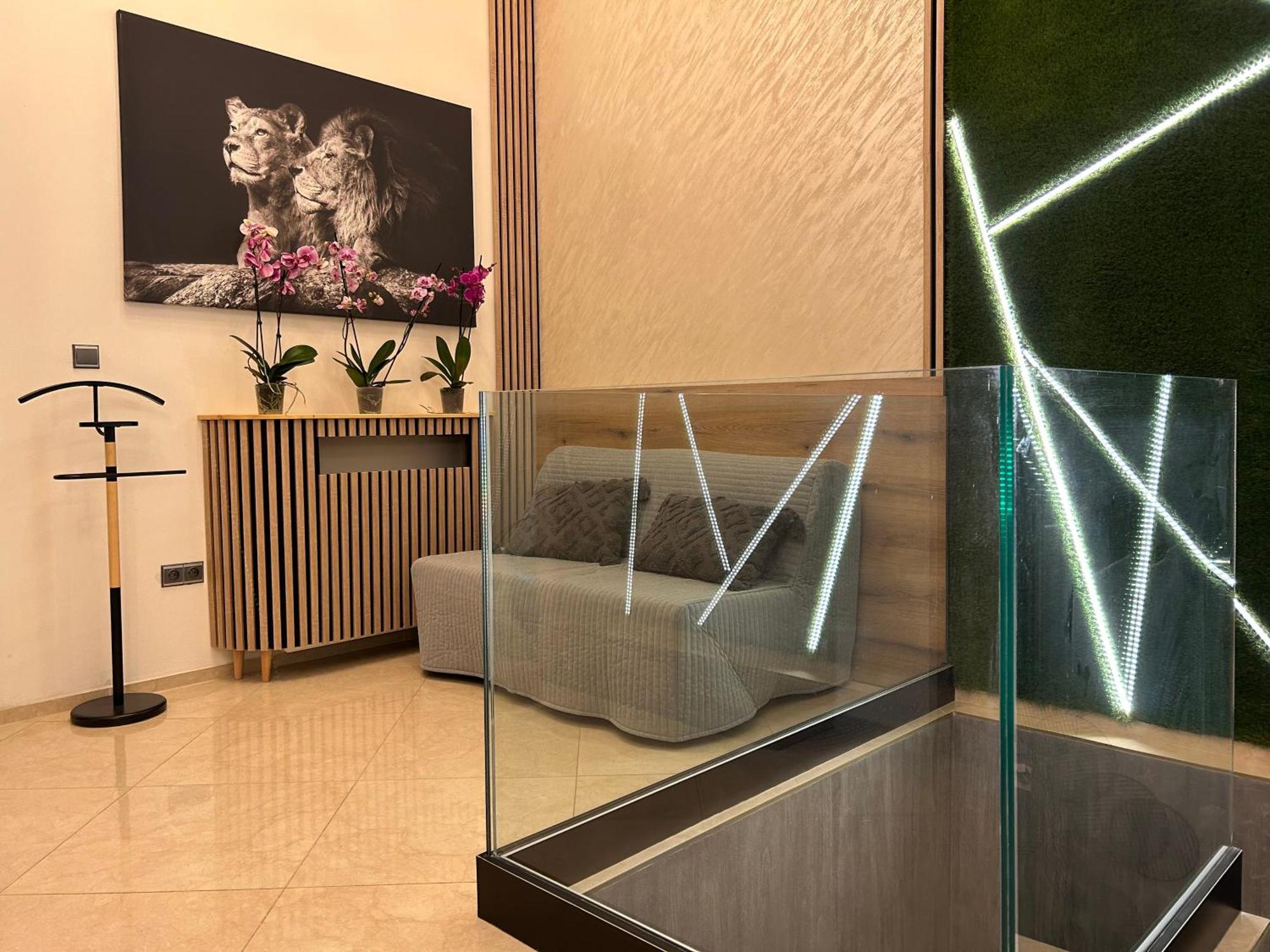 Leo Apartment Suite & Private Spa Zone - Old City Bratislava Bagian luar foto