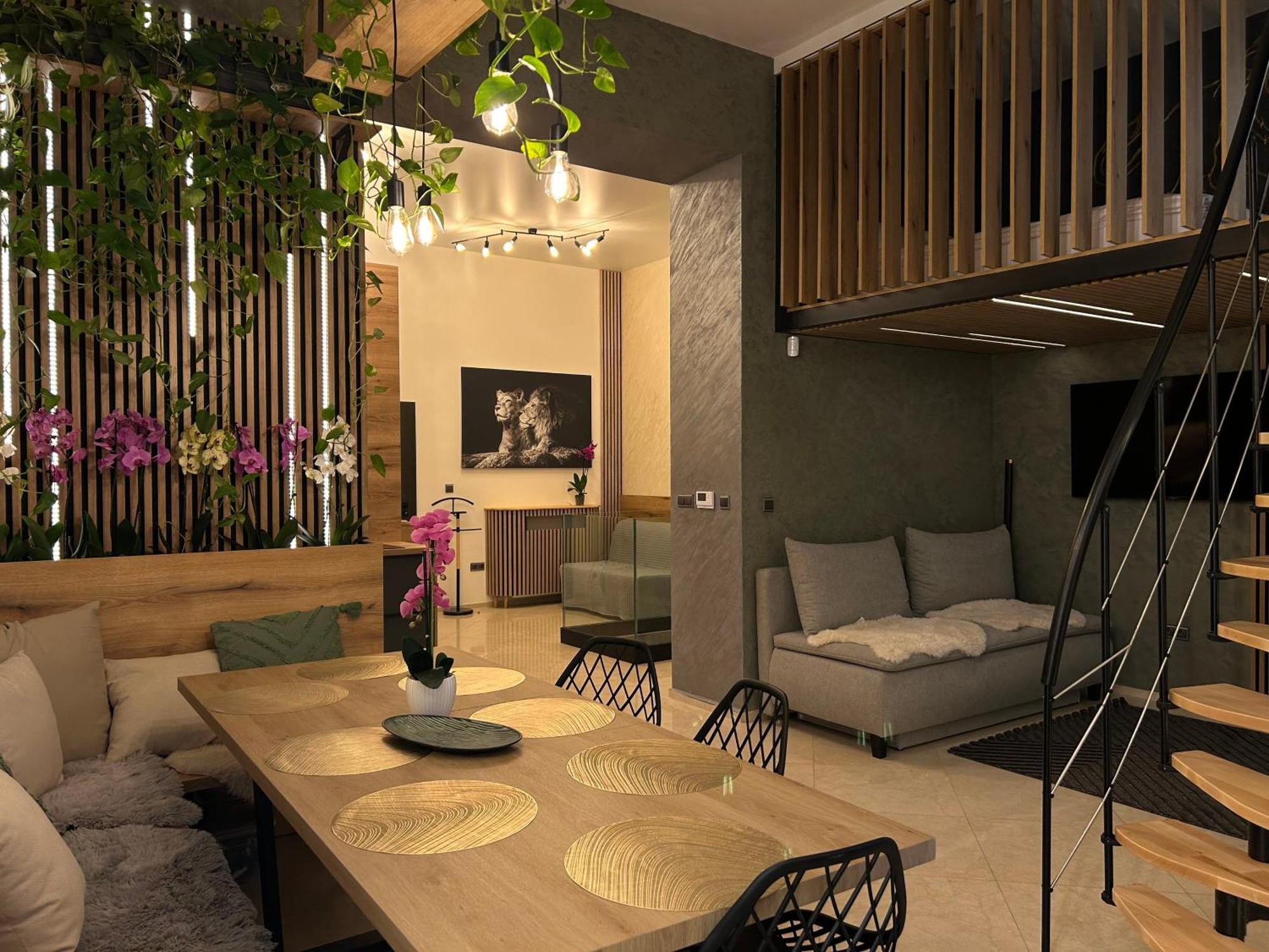 Leo Apartment Suite & Private Spa Zone - Old City Bratislava Bagian luar foto