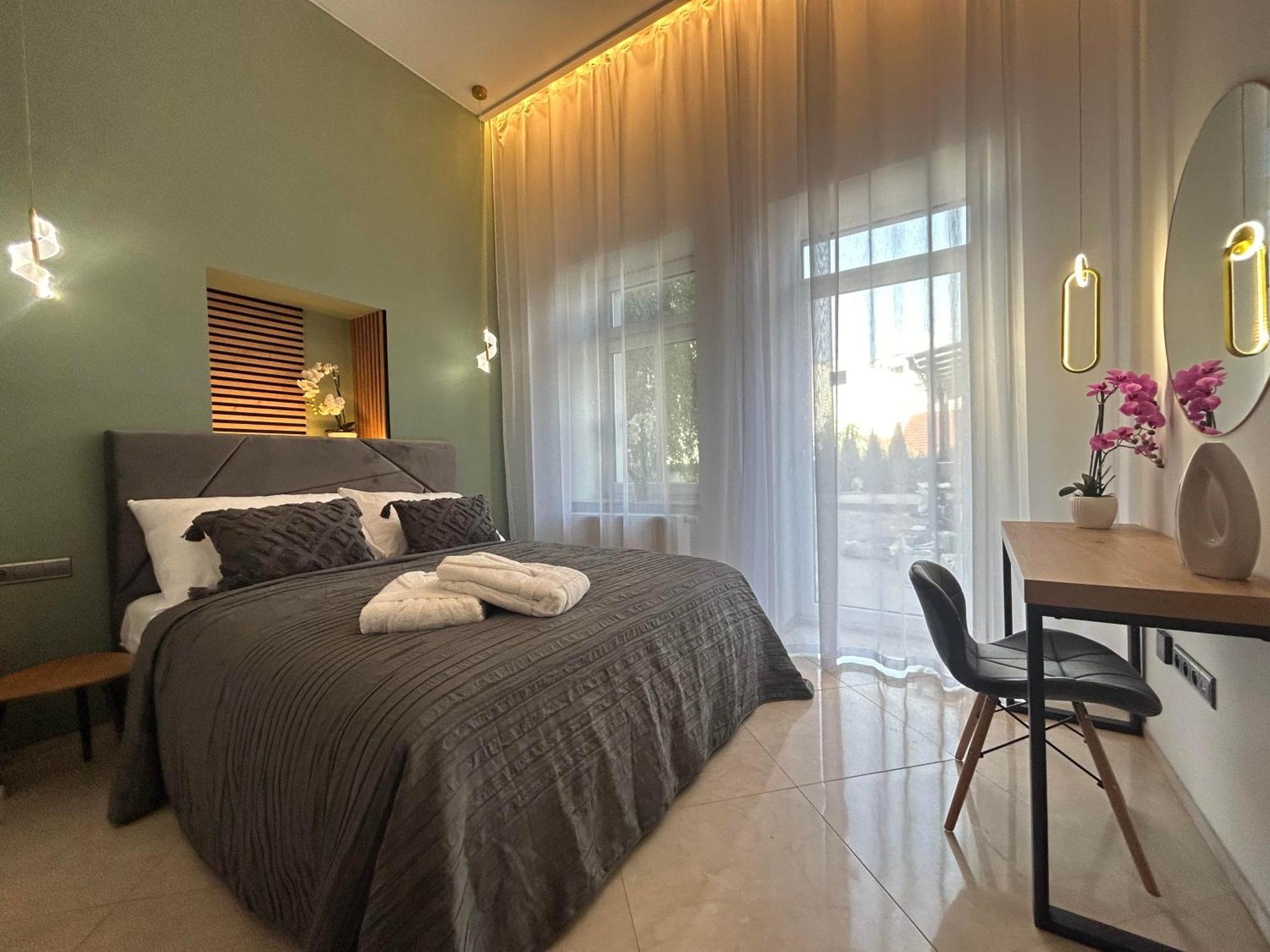 Leo Apartment Suite & Private Spa Zone - Old City Bratislava Bagian luar foto