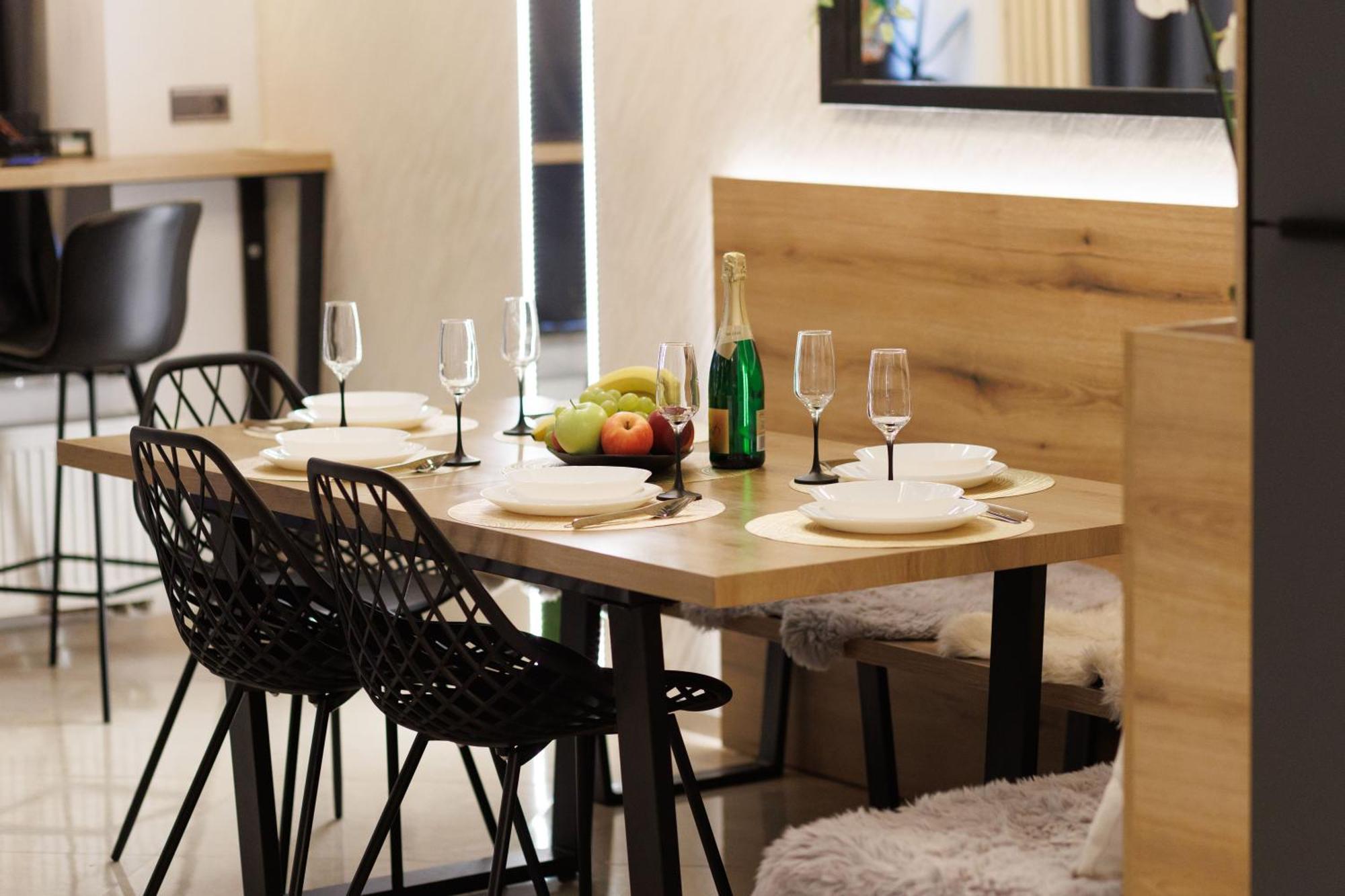 Leo Apartment Suite & Private Spa Zone - Old City Bratislava Bagian luar foto