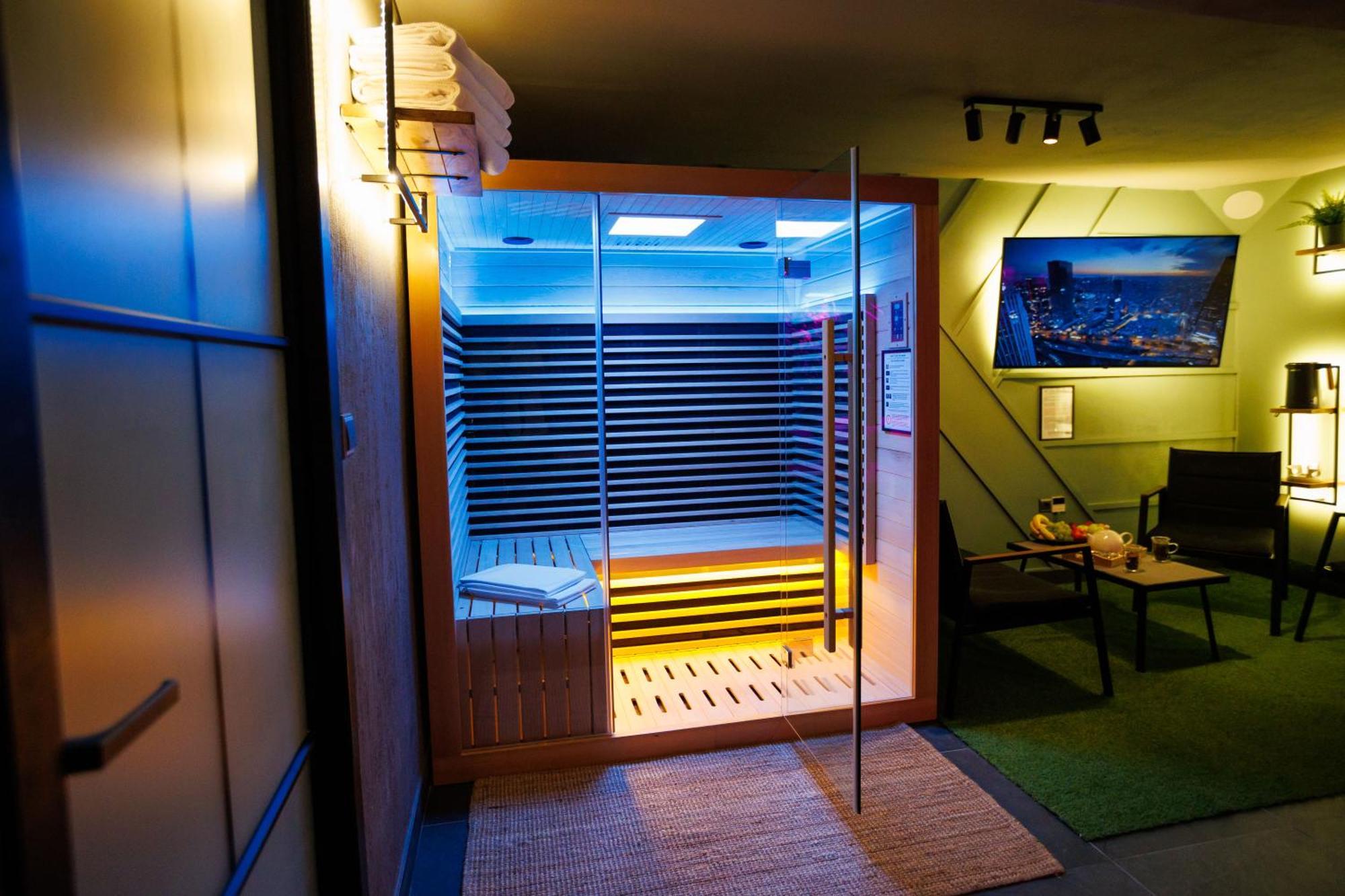 Leo Apartment Suite & Private Spa Zone - Old City Bratislava Bagian luar foto