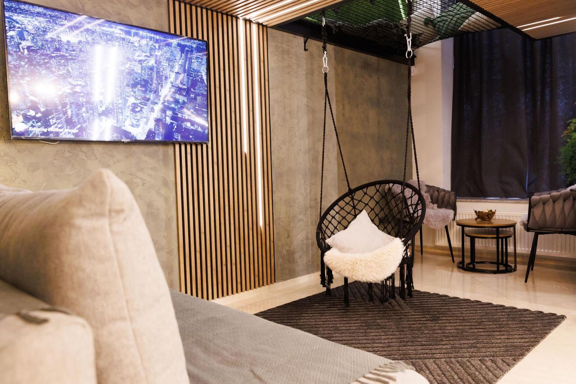 Leo Apartment Suite & Private Spa Zone - Old City Bratislava Bagian luar foto