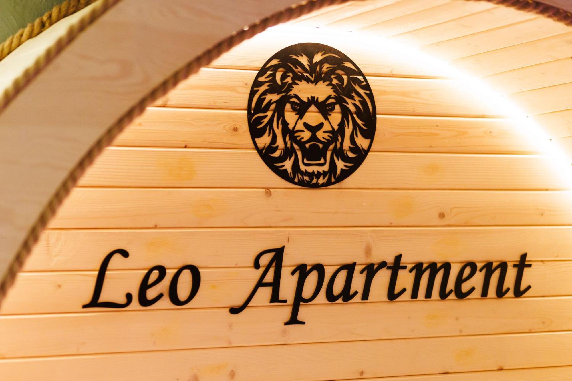 Leo Apartment Suite & Private Spa Zone - Old City Bratislava Bagian luar foto
