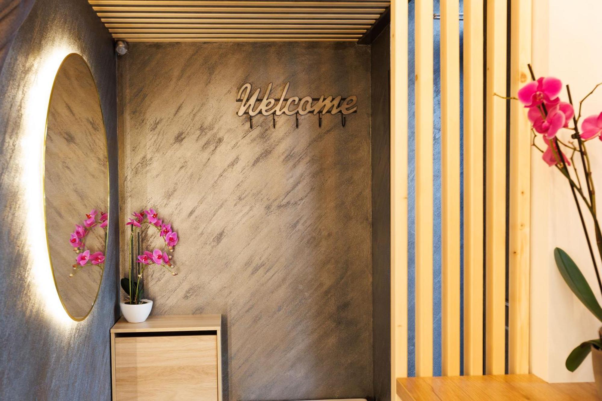 Leo Apartment Suite & Private Spa Zone - Old City Bratislava Bagian luar foto