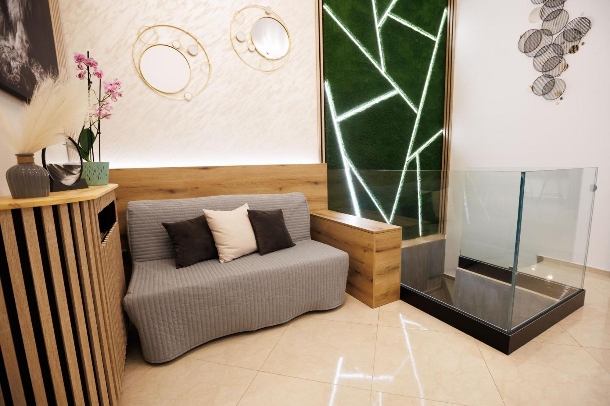 Leo Apartment Suite & Private Spa Zone - Old City Bratislava Bagian luar foto