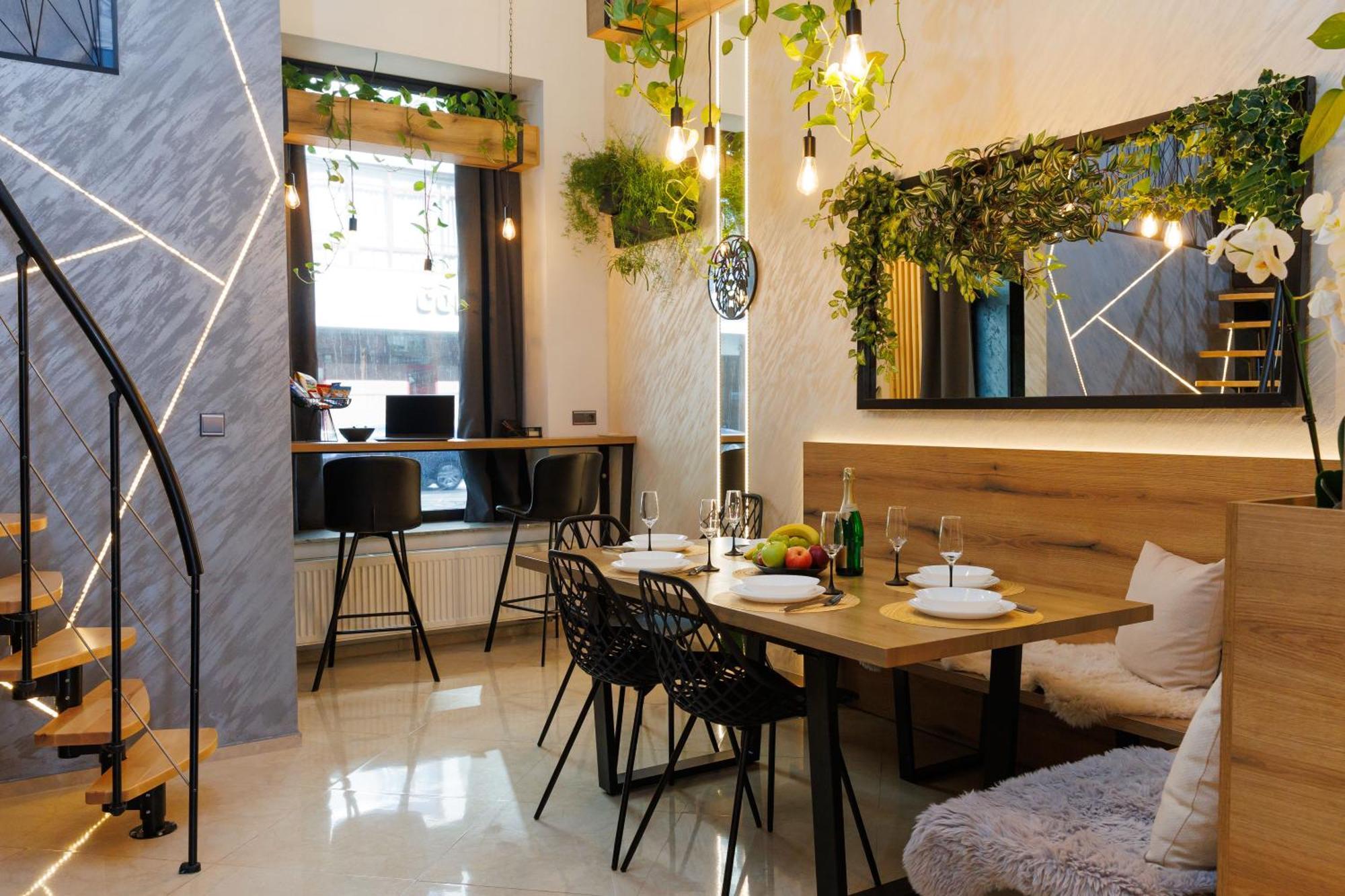 Leo Apartment Suite & Private Spa Zone - Old City Bratislava Bagian luar foto