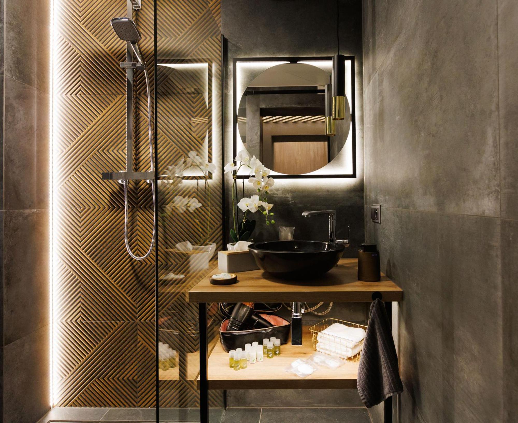 Leo Apartment Suite & Private Spa Zone - Old City Bratislava Bagian luar foto