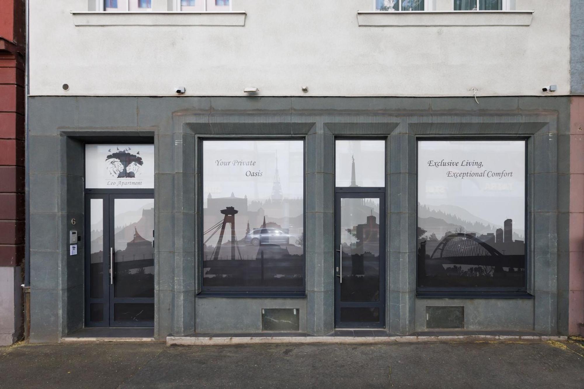 Leo Apartment Suite & Private Spa Zone - Old City Bratislava Bagian luar foto