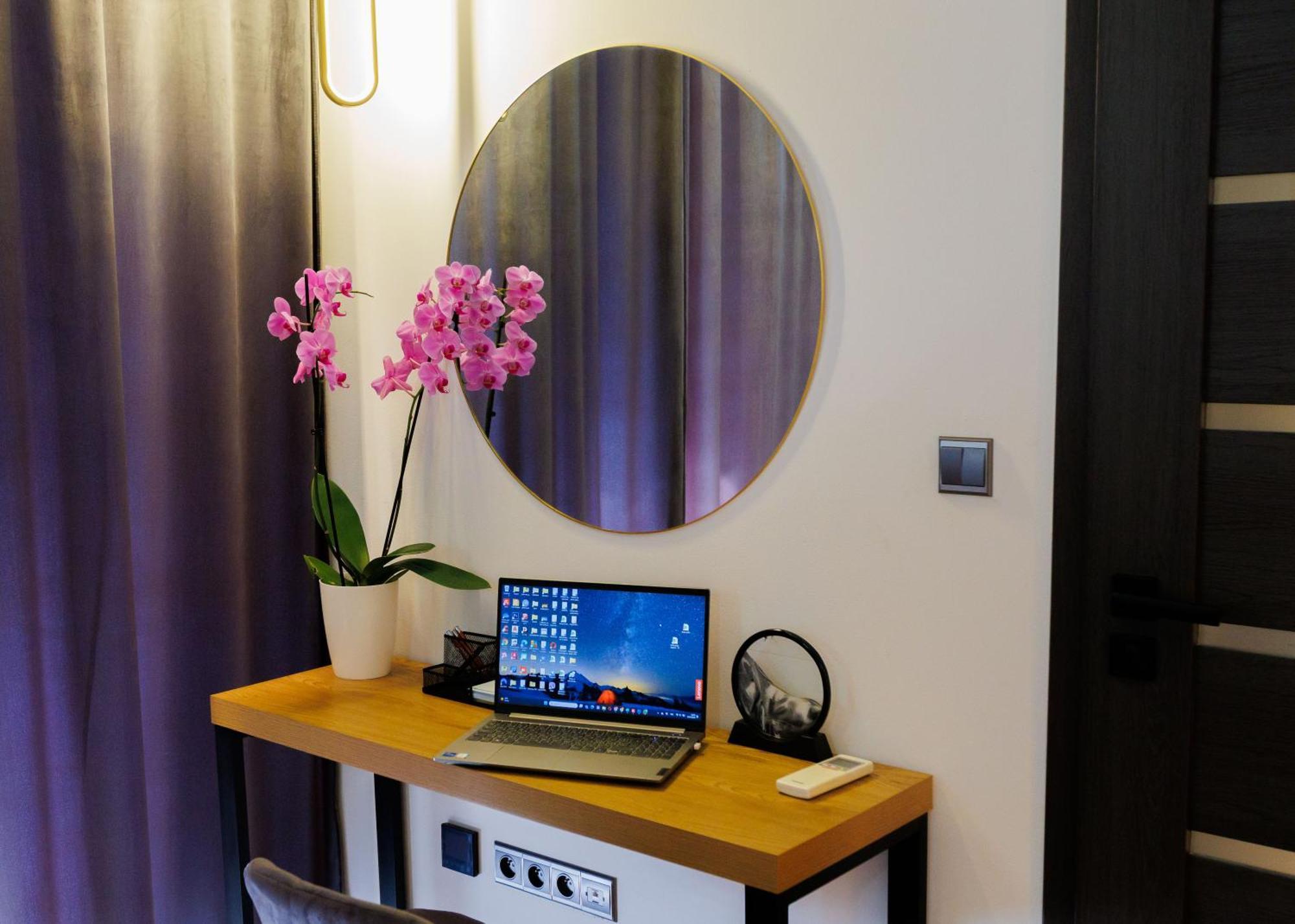 Leo Apartment Suite & Private Spa Zone - Old City Bratislava Bagian luar foto