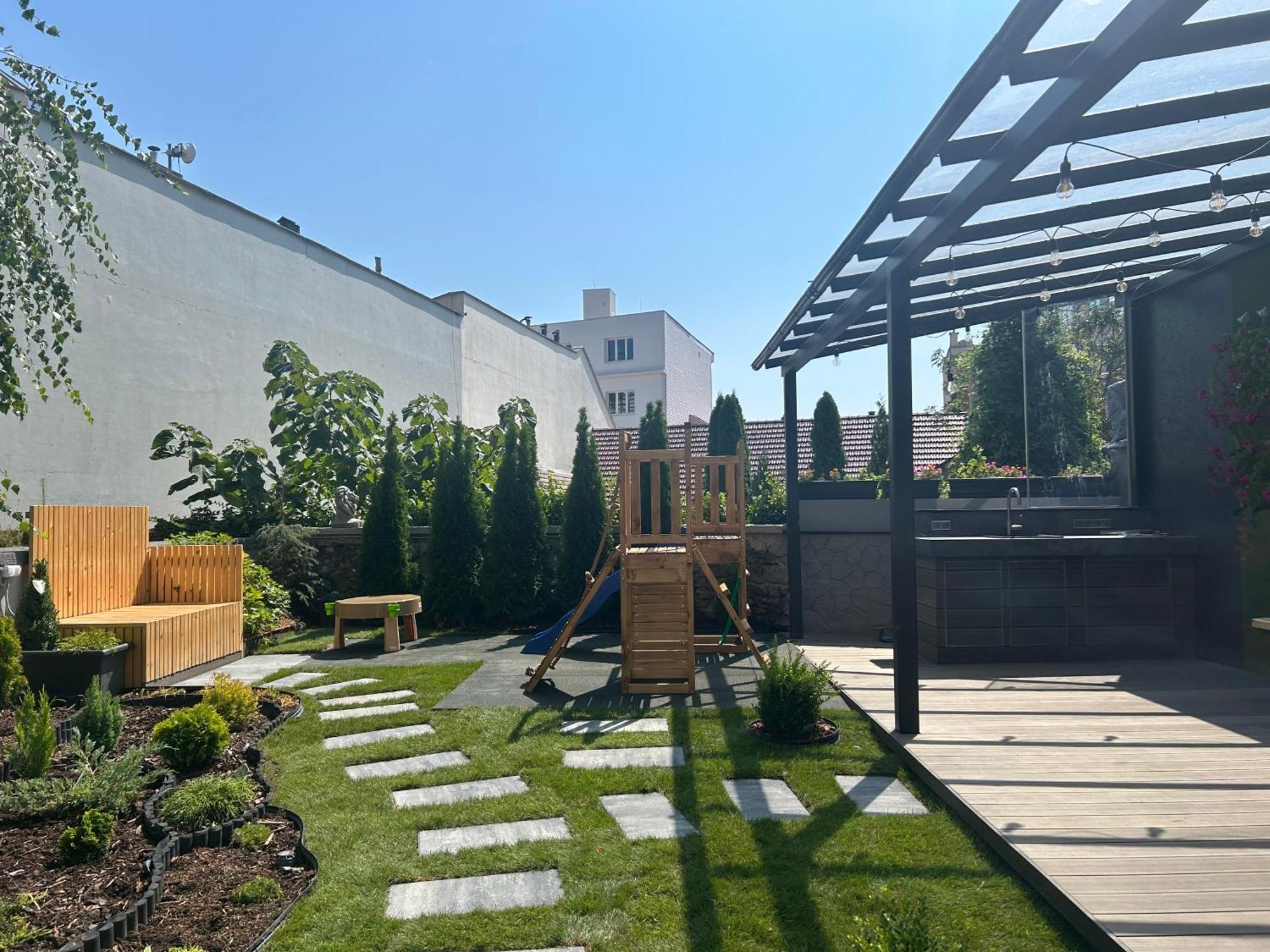 Leo Apartment Suite & Private Spa Zone - Old City Bratislava Bagian luar foto