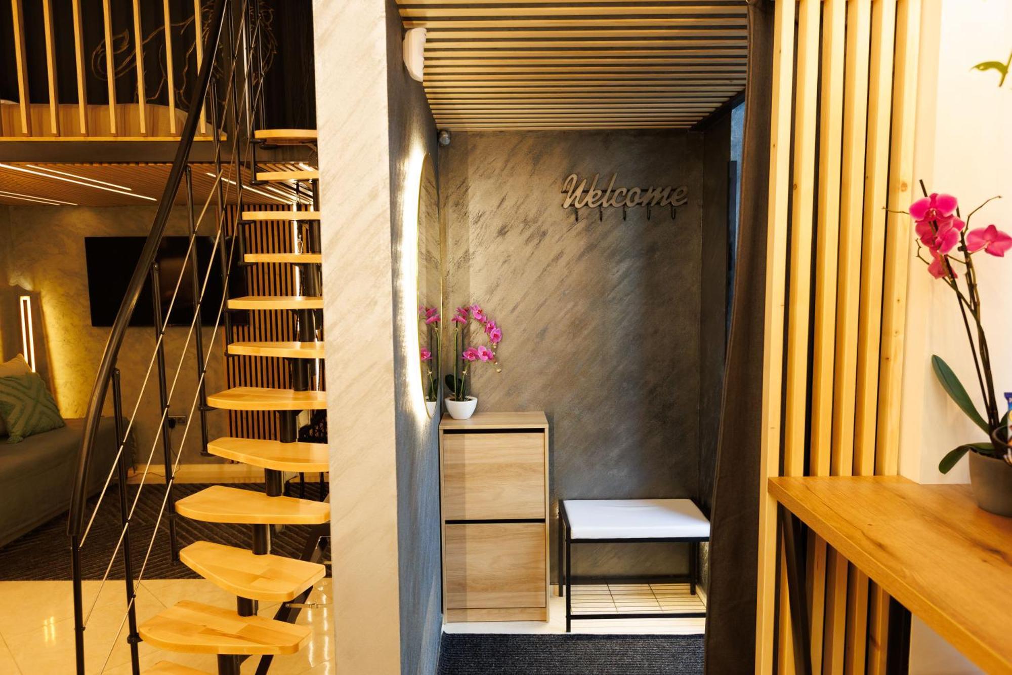 Leo Apartment Suite & Private Spa Zone - Old City Bratislava Bagian luar foto