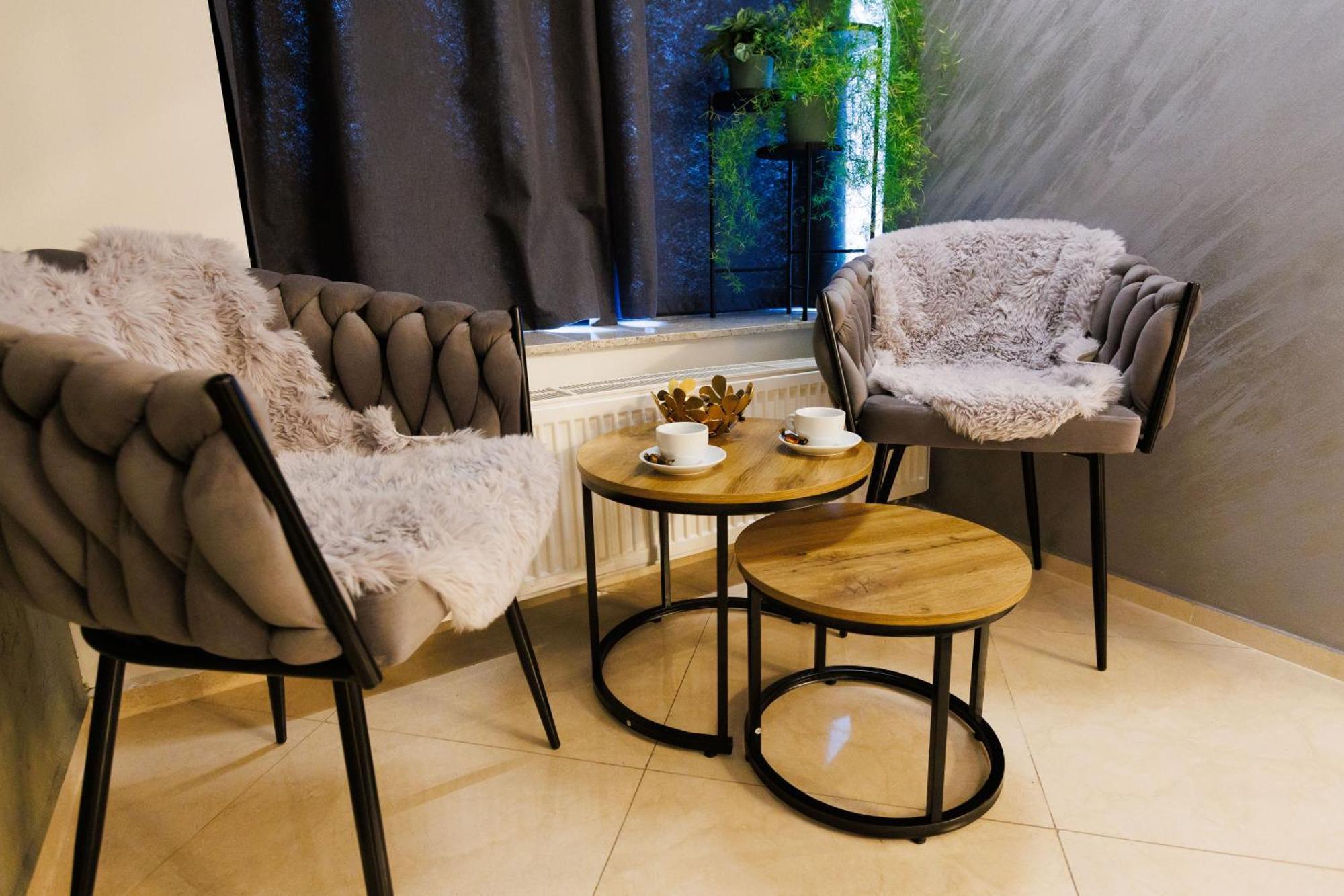Leo Apartment Suite & Private Spa Zone - Old City Bratislava Bagian luar foto