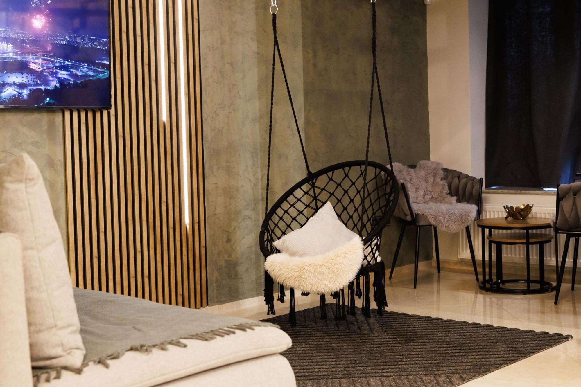 Leo Apartment Suite & Private Spa Zone - Old City Bratislava Bagian luar foto