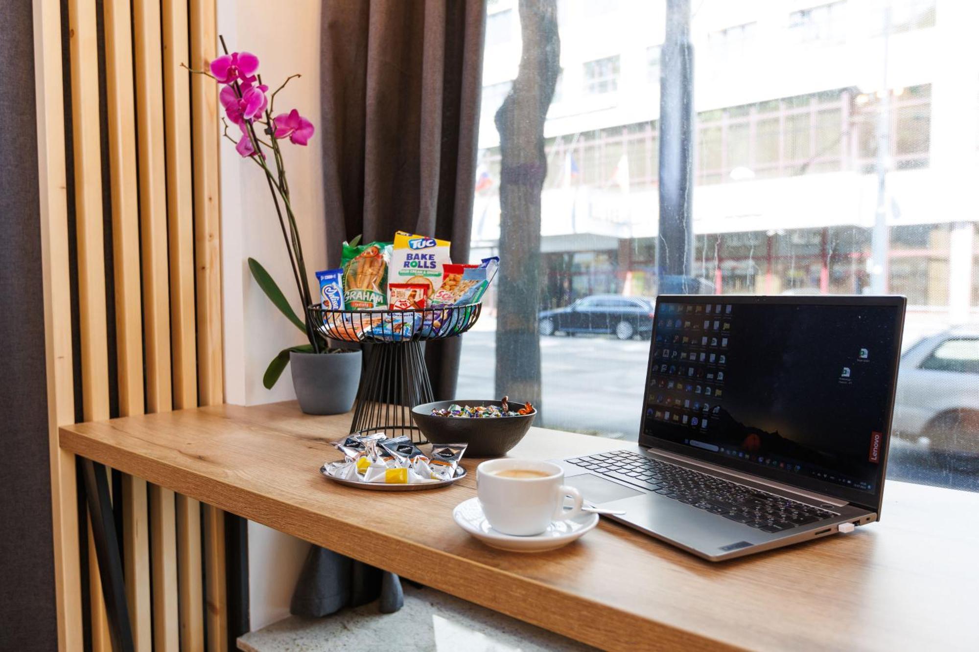 Leo Apartment Suite & Private Spa Zone - Old City Bratislava Bagian luar foto